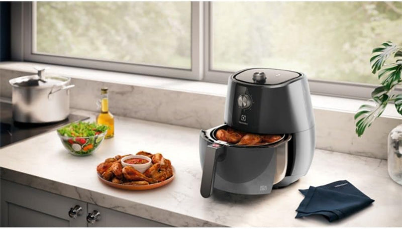 Fritadeira Elétrica sem oleo - Airfryer 4L 8 receitas pré-sugeridas desligamento automatico cesto removivel 1400W EAF30 grafite 220v